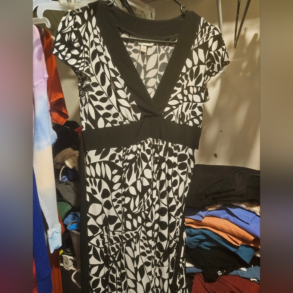 Well-loved Black & White Dress with waist-tie, medium